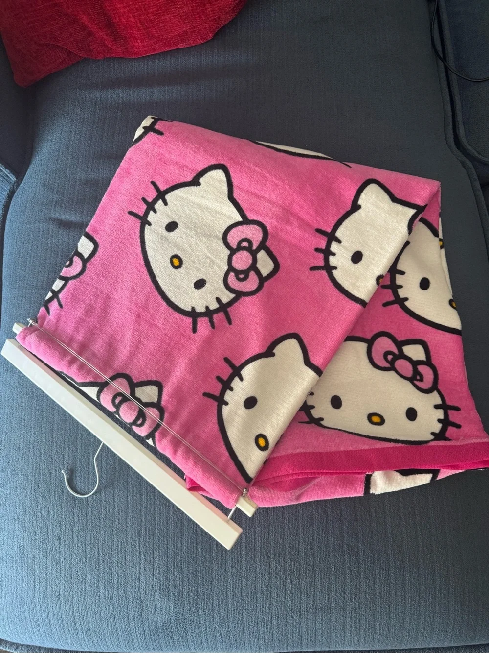 New HELLO KITTY pink towel